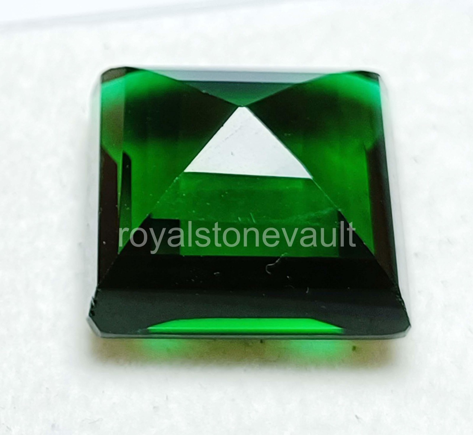 Loose Gemstone 21.50 Ct Natural Green Emerald – IGL Certified Princess Cut 5AOT