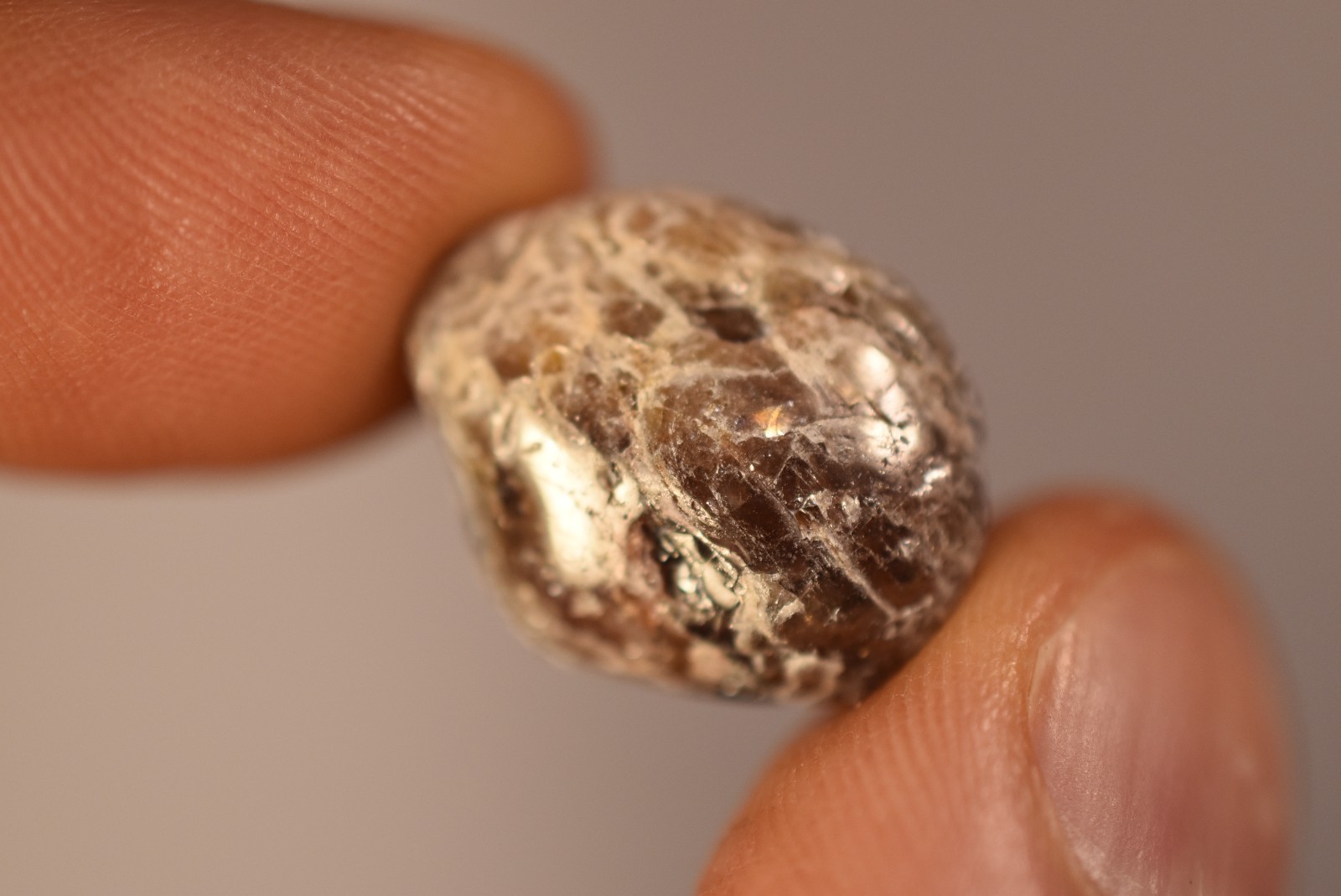 *AUSTRALIAN* ZIRCON Tumbled Stone 2cm 12g Natural Stone Harts Range