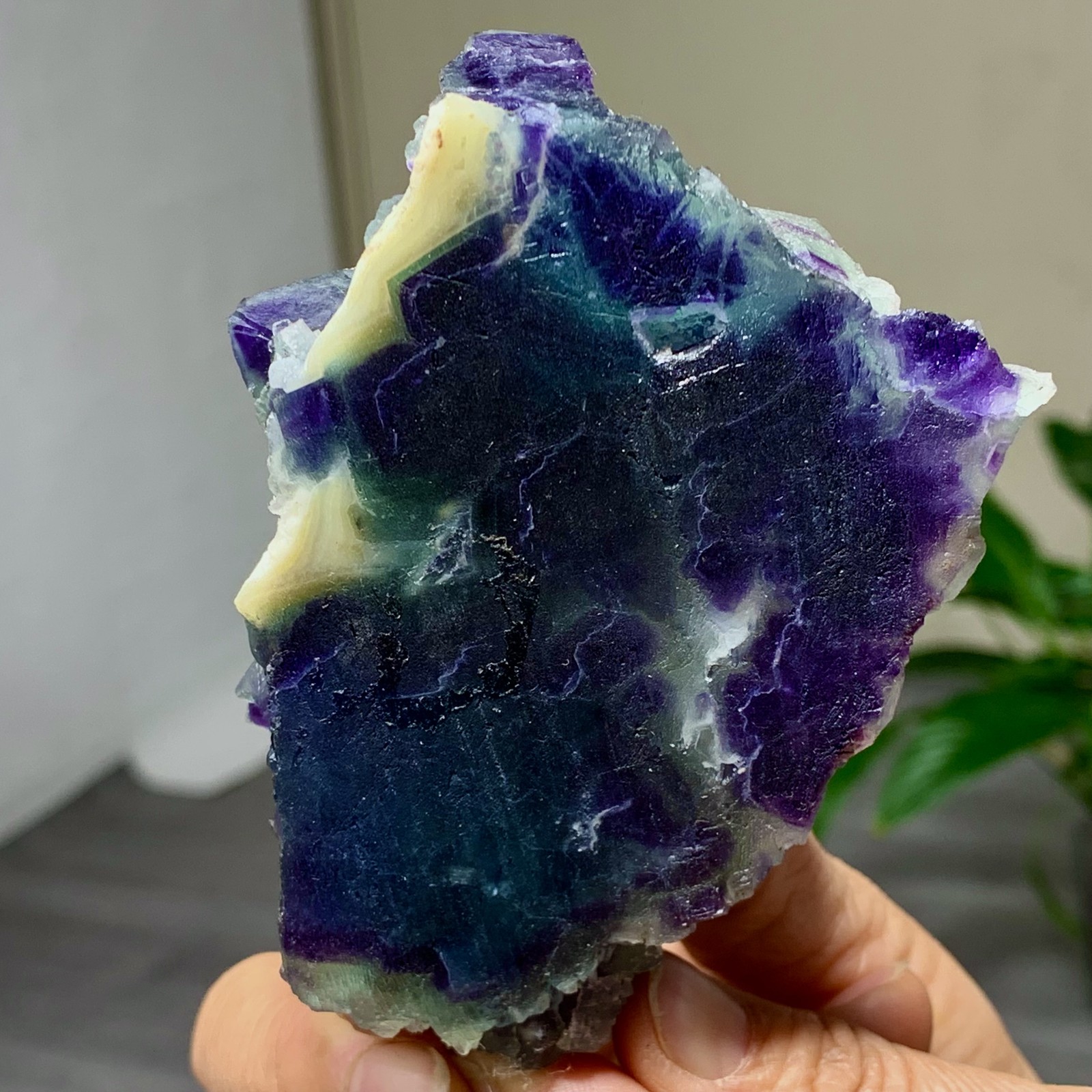 294G Rare transparent purple octahedron fluorite mineral crystal sample/China