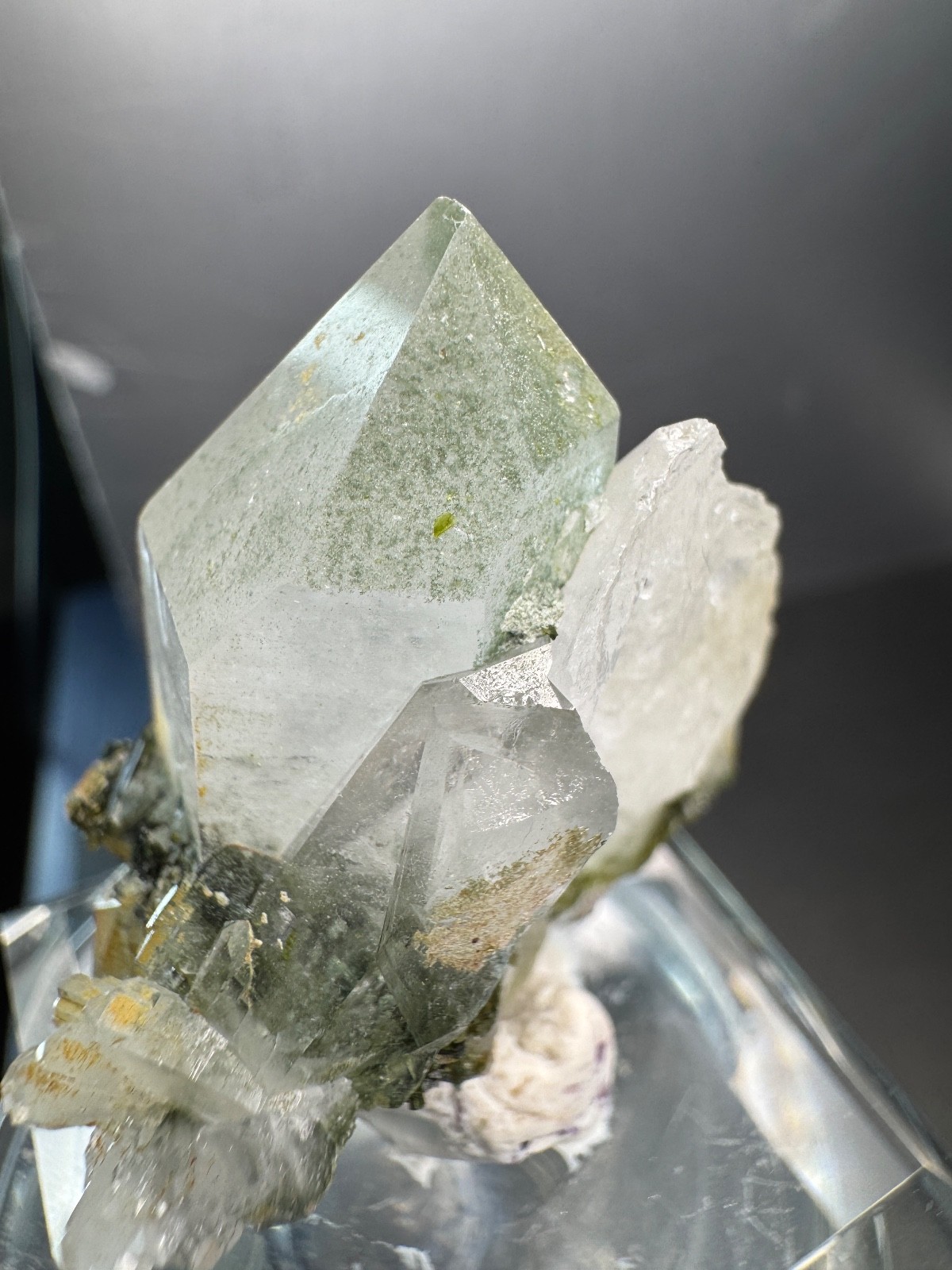 6166 Quartz Point with Green Epidote Nestled at Base Si Chuan 30g