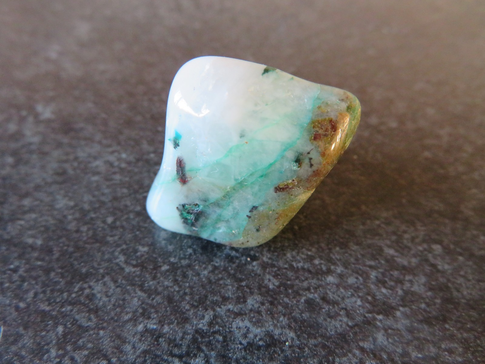 RARE DIOPTASE IN QUARTZ (16.8 grams / 22 mm) TUMBLESTONE (E3) MESSINA MINE, SA