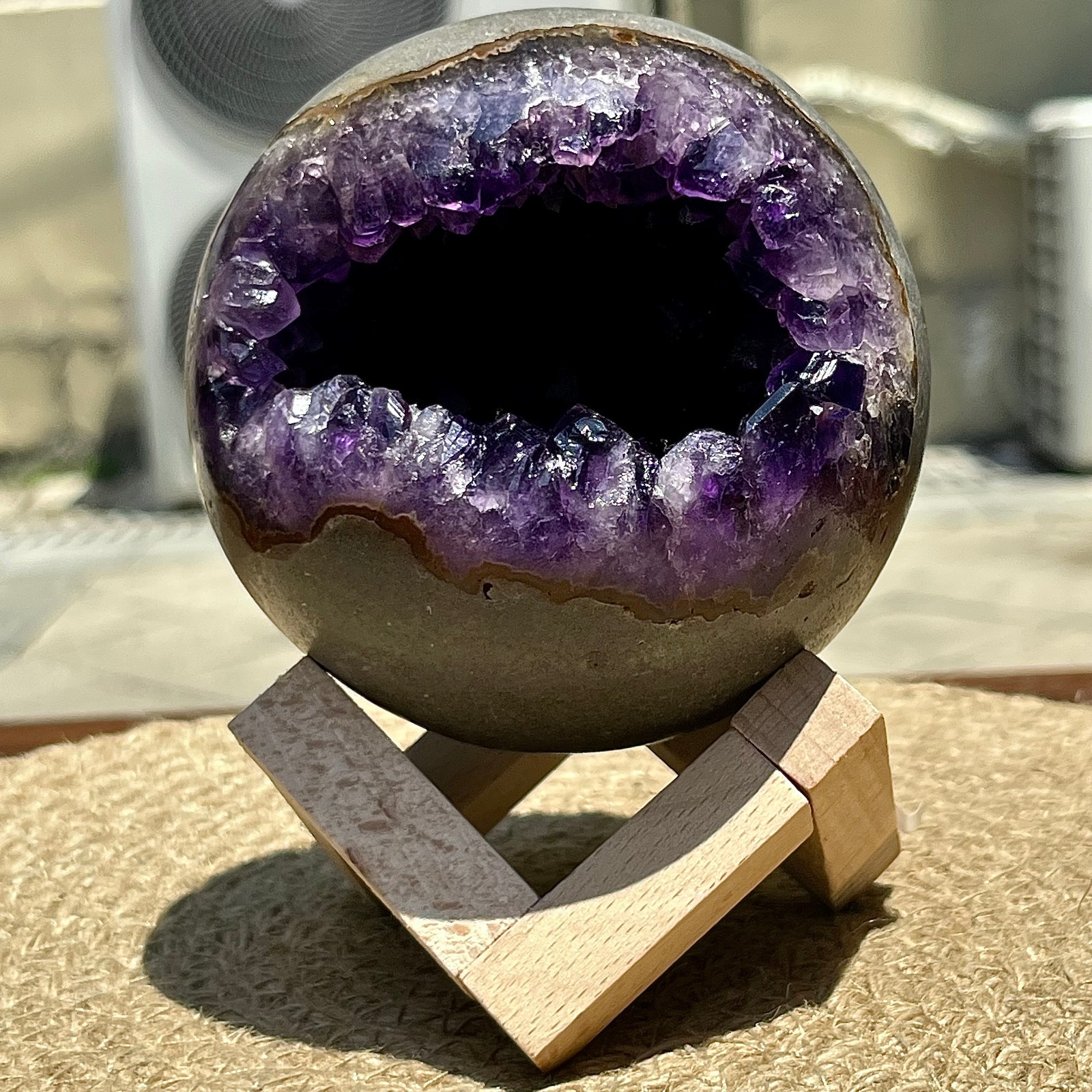 925 g Amethyst Geode with Open Smile Design Crystal Cluster for Feng Shui Gift