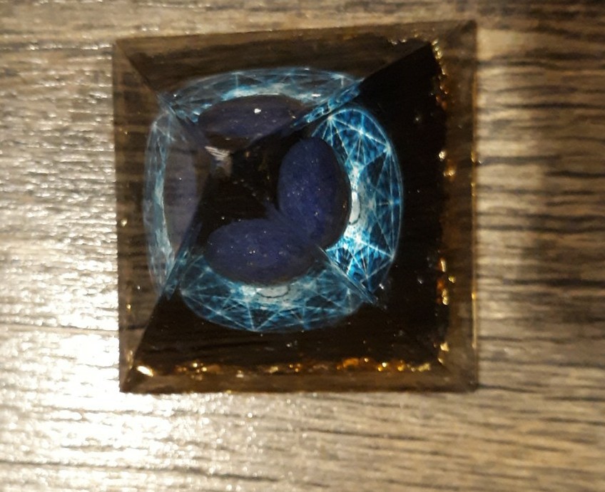 Orgone Pyramid Crystal Chakra Reiki Meditation Orgonite Pyramid Emf US Seller!!