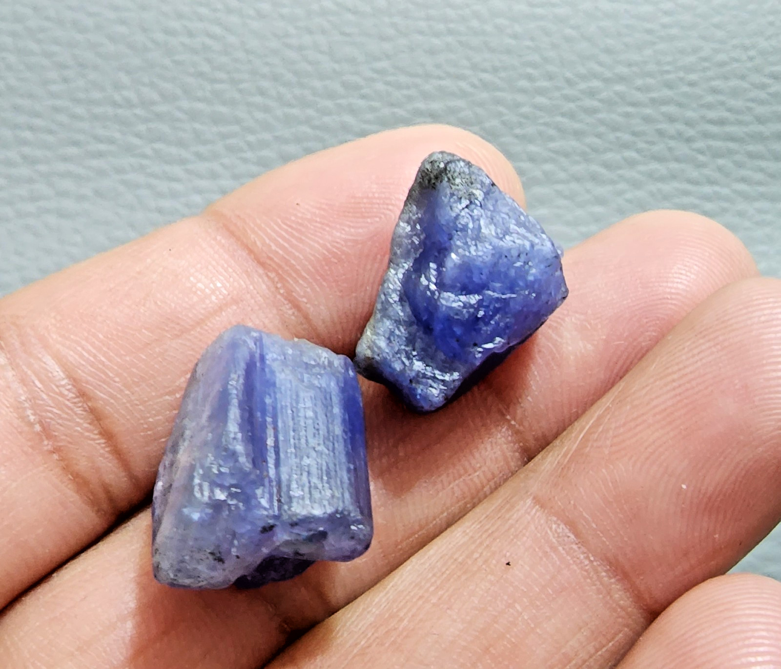 2 pcs Attractive Blue Tanzanite Rough 18-19mm Natural Raw Crystals Gemstone Lot