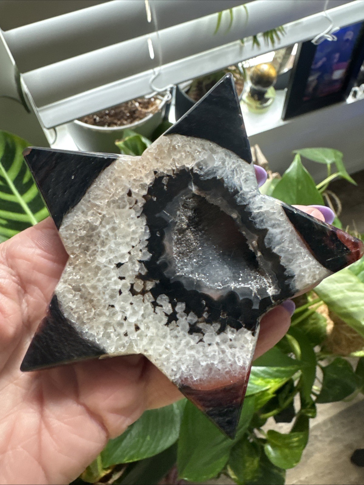 Druzy Sardonyx Crystal Star On Metal Stand 159 Grams 7” Total Height