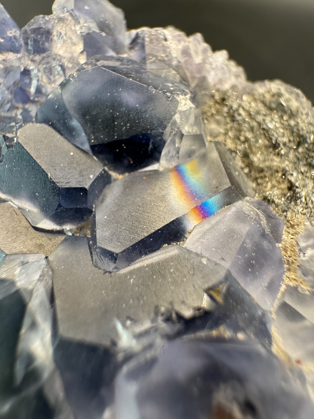 6413 Brilliant Blue Tanzanite Fluorite with RAINBOW and Quartz 106g Fu Jian