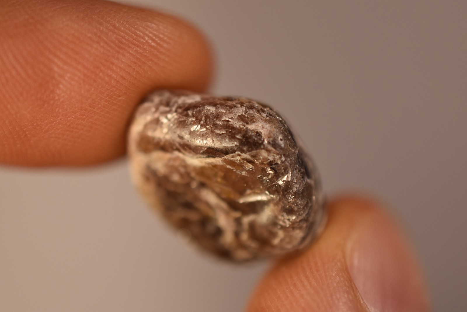 *AUSTRALIAN* ZIRCON Tumbled Stone 2cm 12g Natural Stone Harts Range
