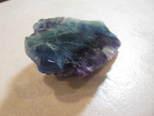 RF1 – 90g PALM SIZE+ RAINBOW FLUORITE SLAB 1 SIDE POLISHED GEMSTONE slice stone