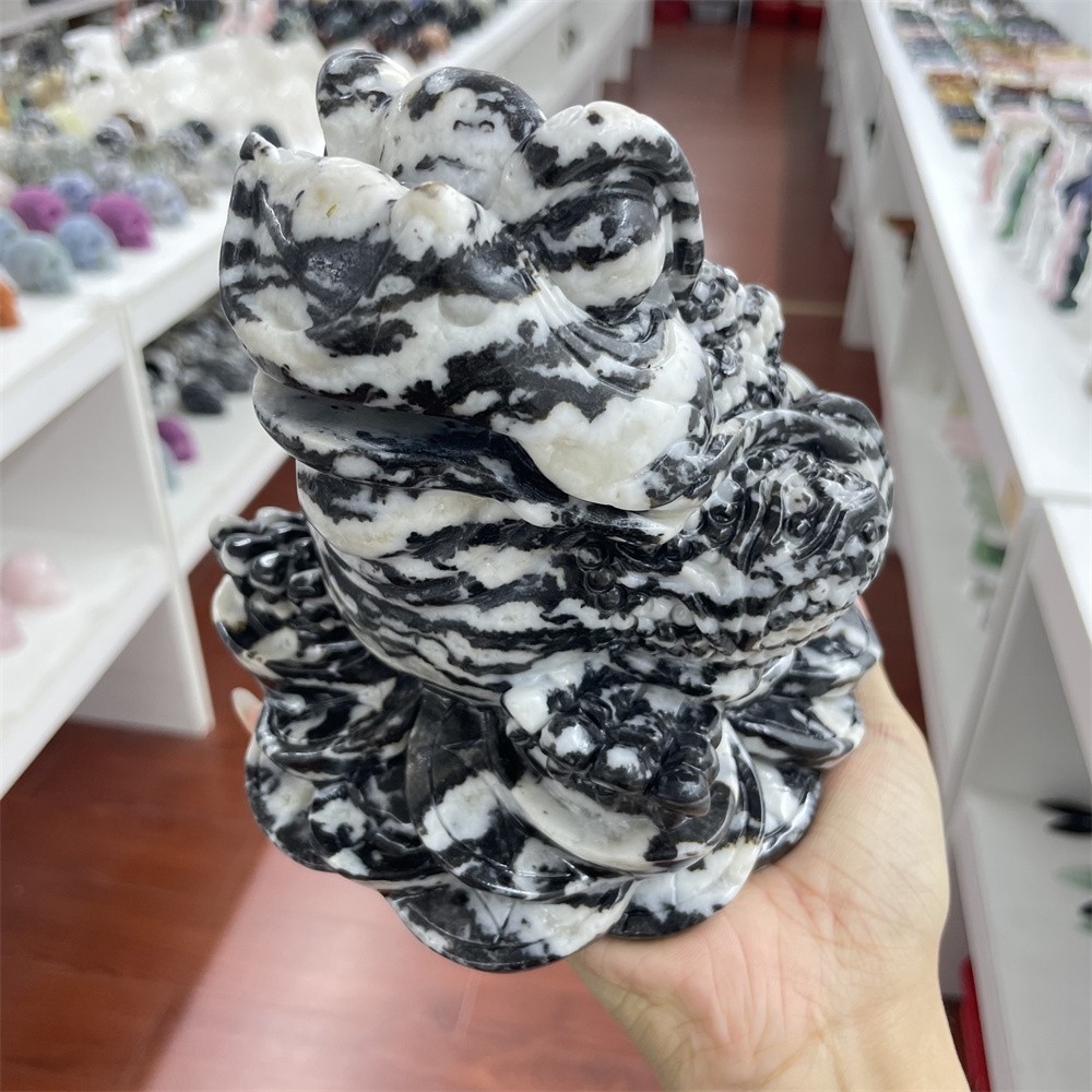 7.7LB 6.3″A+Natural Black And White Jasper Money Toad Crystal Hand Carved Statue