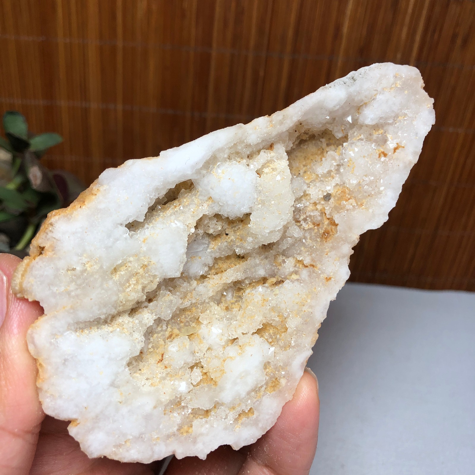 Natural agate Raw cut Crystal Geode rough original Specimens 109g A1790