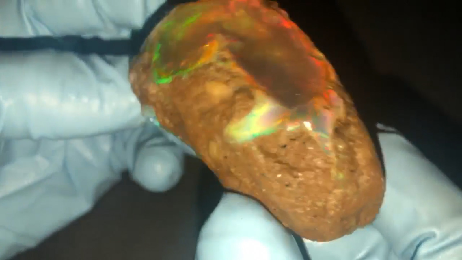 VIDEO Ethiopian Rough Opal Stunning Specimen almost 700ct huge gem crystal USA