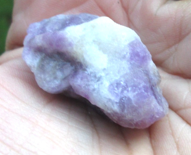 Hackmanite ‘A’ Grade – 3.5 x 2 x 1.8 cms 14.13 g