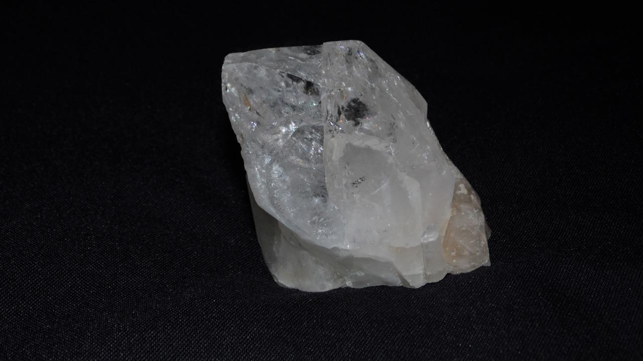 NATURAL CLEAR POINT QUARTZ WHITE RAW STONE EXCELLENT TONE & VIBRATION