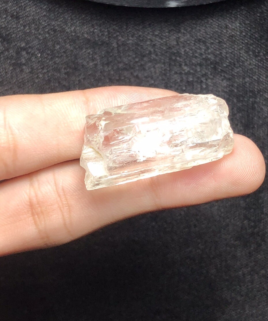 84 Crt / Beautiful Natural Rough Kunzite Piece Parcel Available