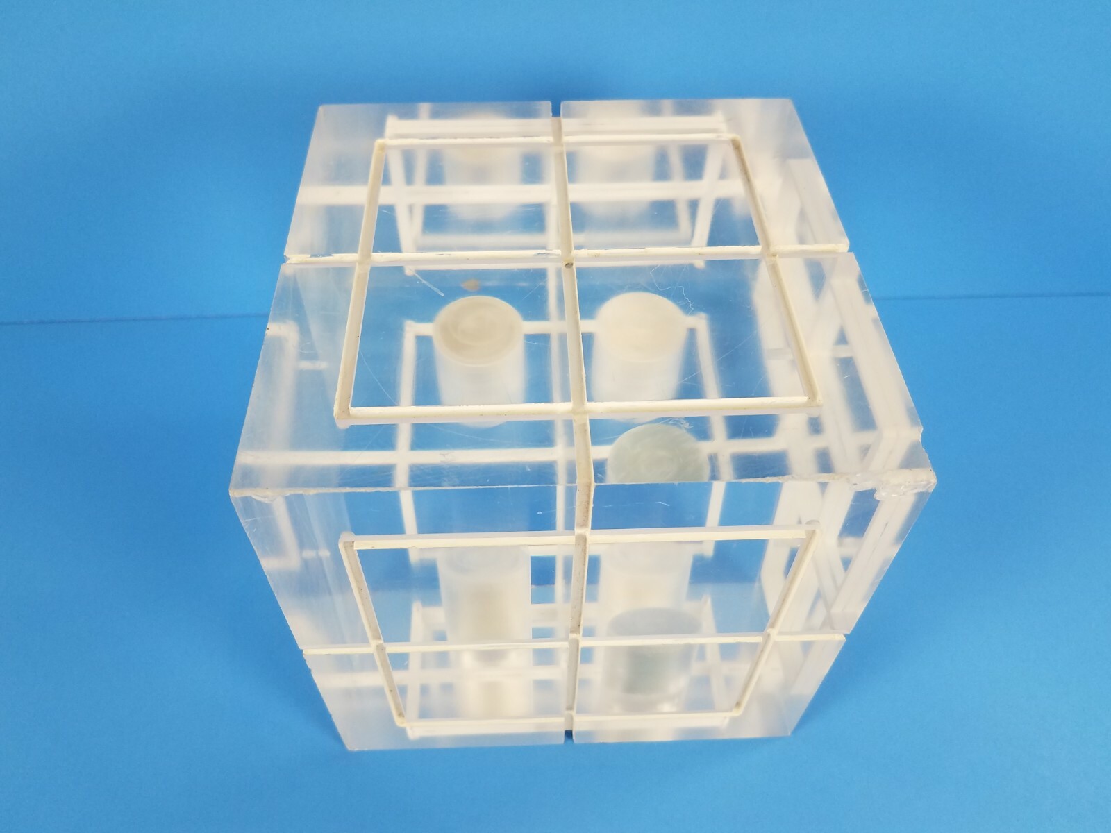 ISIS QA-1 Phantom Cube. . Acrylic CONDITION USED 5 9/16 in x 5 91/6 in x 5 9/16.