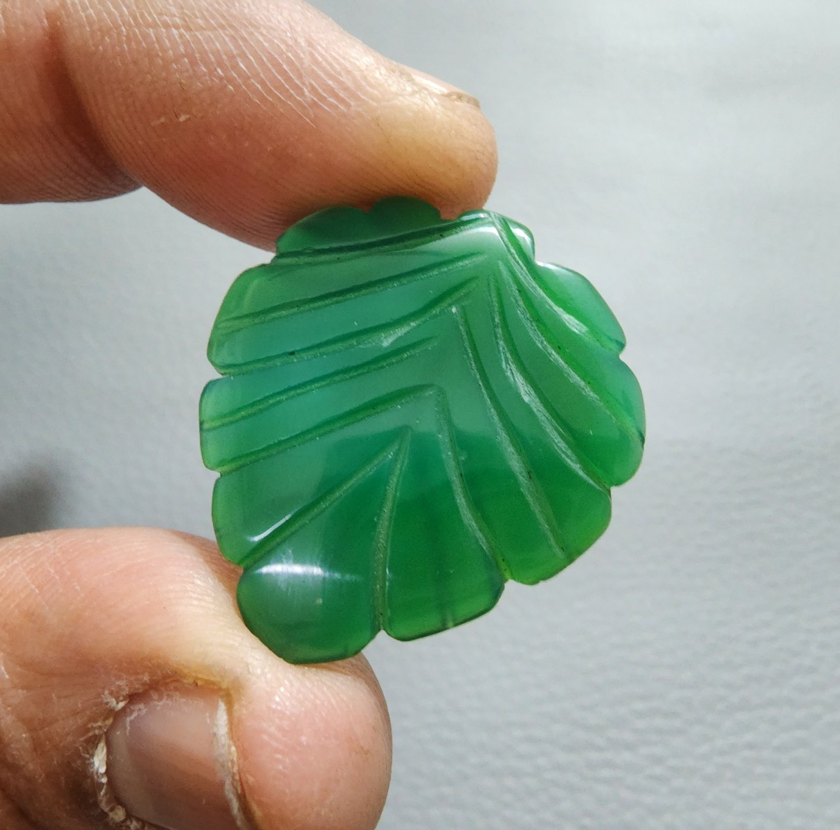 23.40 Carat Natural Green Onyx Leaf Carving Hand Made Loose Gemstone For Jewelry
