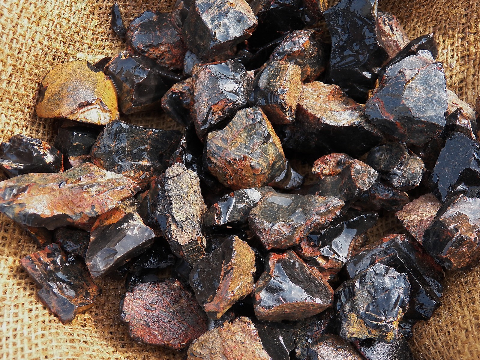 500 Carat Lots of Black Onyx Rough – Plus a Very Nice FREE Faceted Gemstone