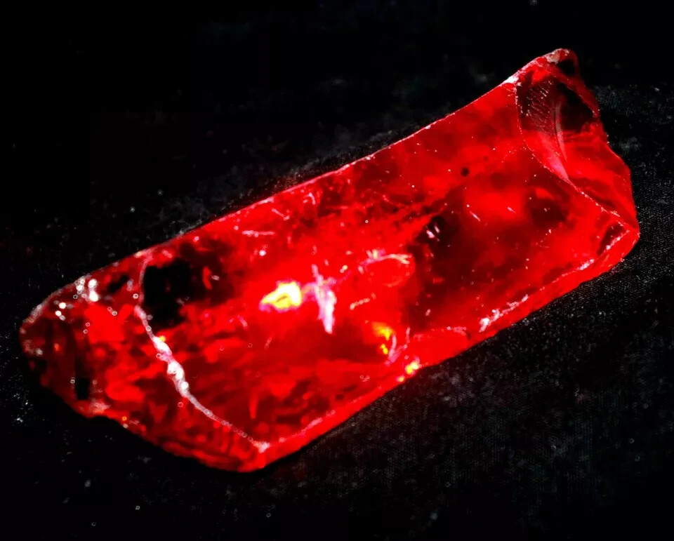 325.00 Ct Raw Uncut Red Garnet Gemstone – Natural Rough Stone for DIY Jewelry