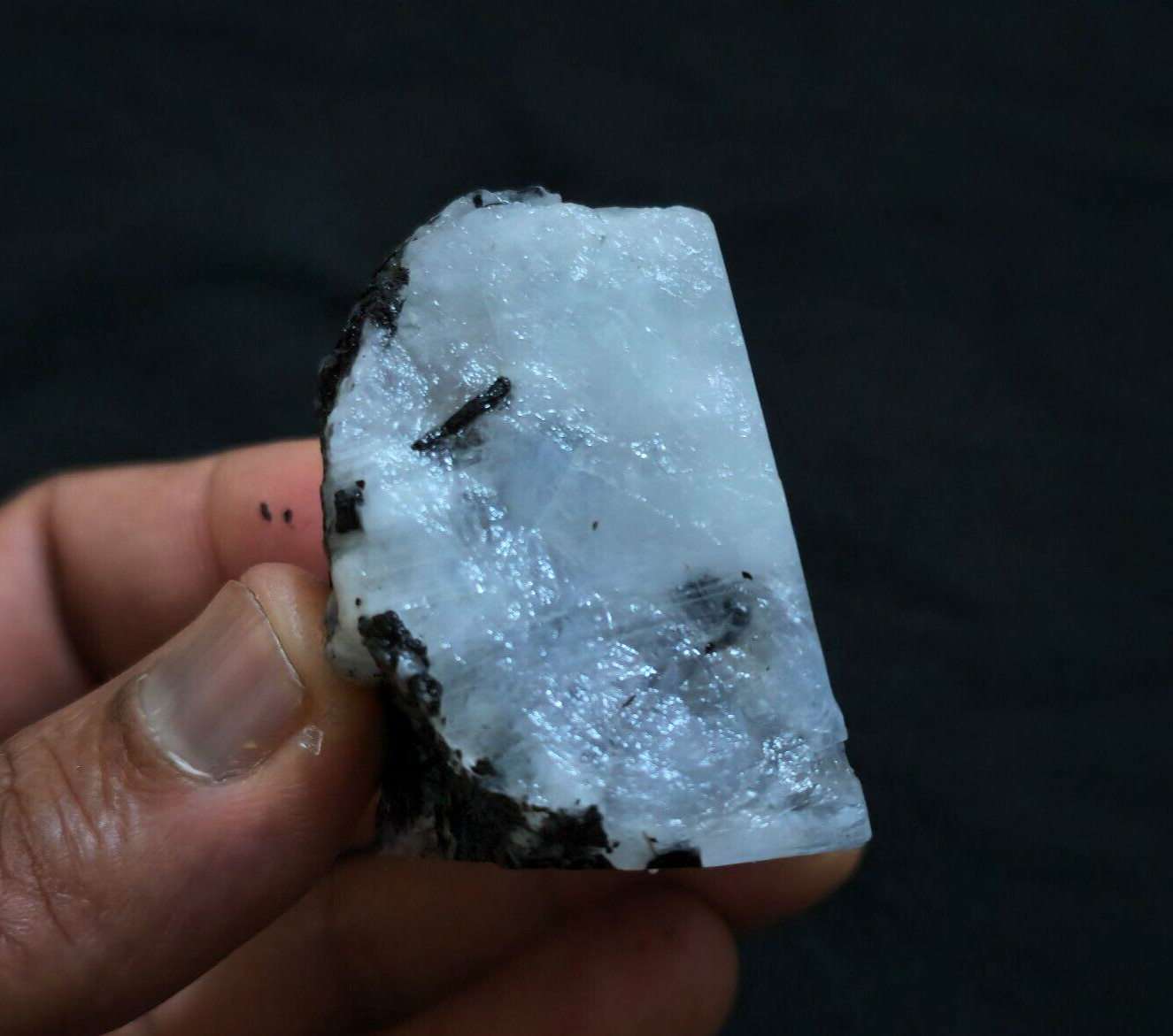 Attractive Rainbow Moonstone Raw 502 Crt Moonstone Rough Gemstone For Jewelry