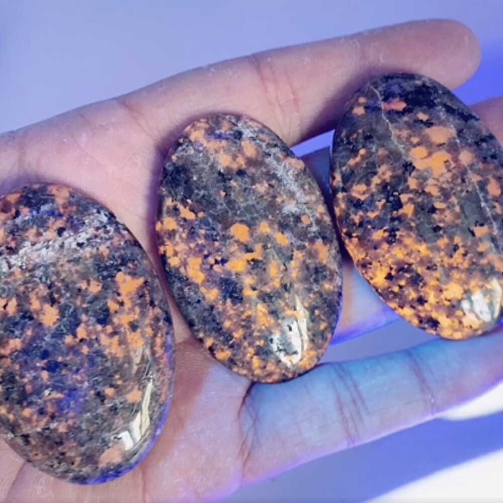 US Large Natural Yooperlite UV Fluorescent Glowing Fire Rock Flame Tumbled Stone