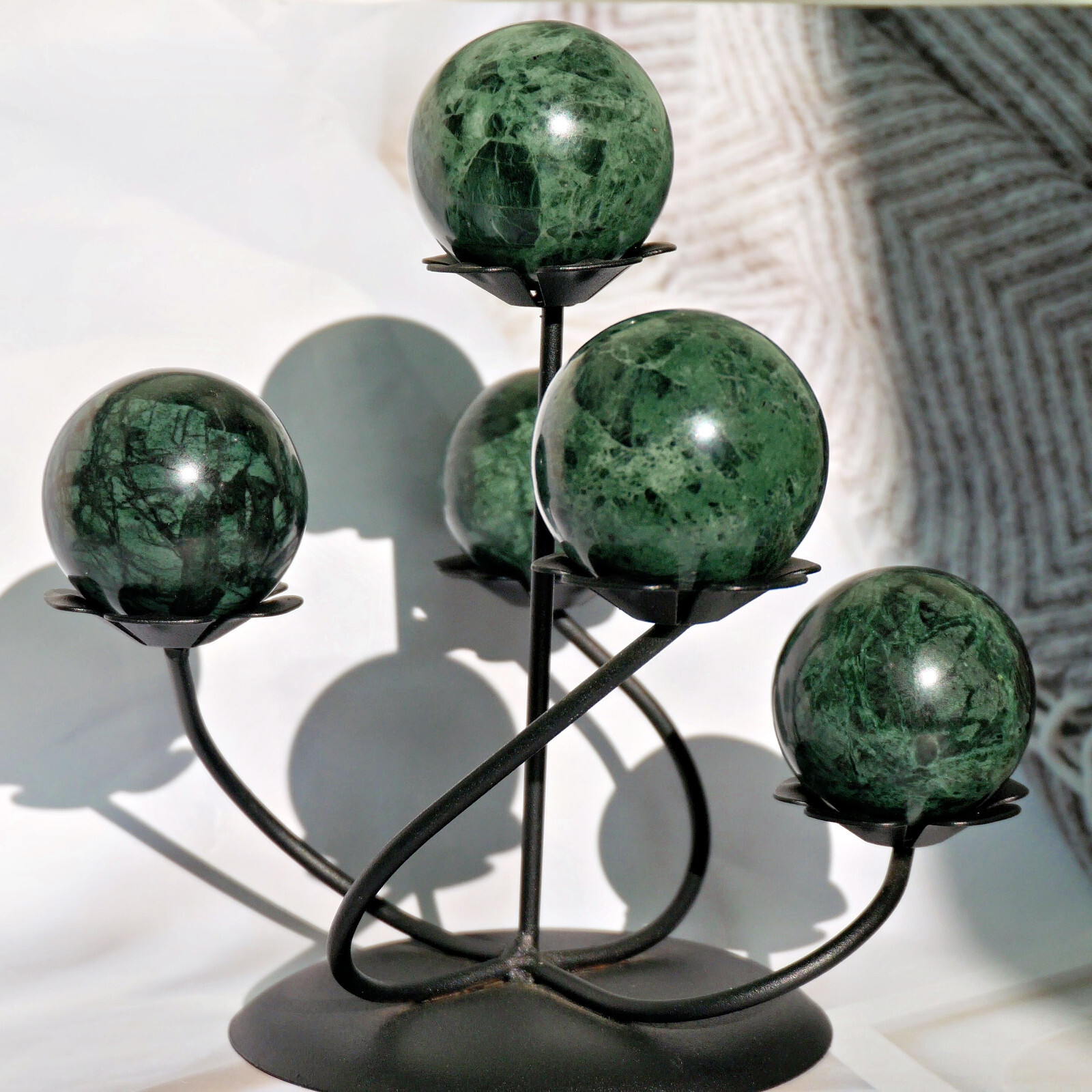 2pcs Crystal Sphere Stands Iron Clover Shape And Alloy Crown Shape Sliver Color