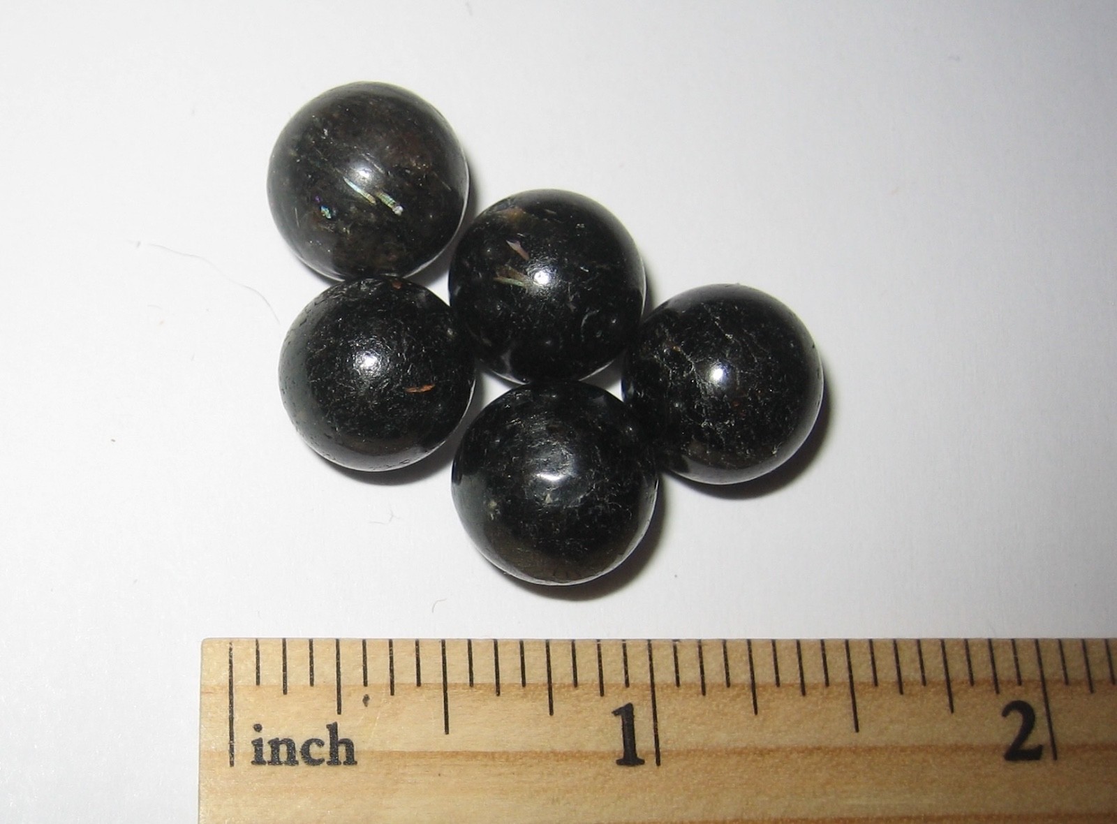 5 POLISHED 12mm AUTHENTIC NUUMMITE STONE MINERAL DRILLED BEADS GREENLAND 14g *2