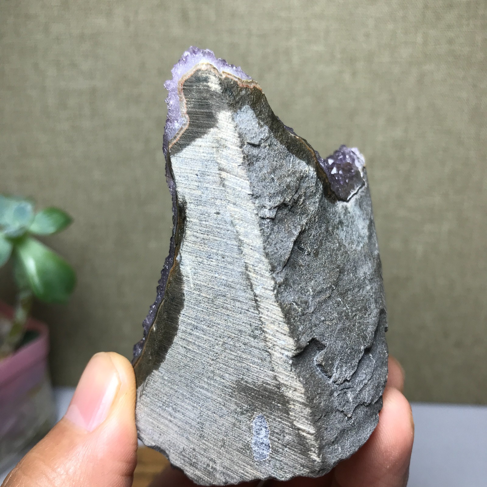 68mm NATURAL amethyst point purple Crystal Cluster Mineral Specimen 184g A1769