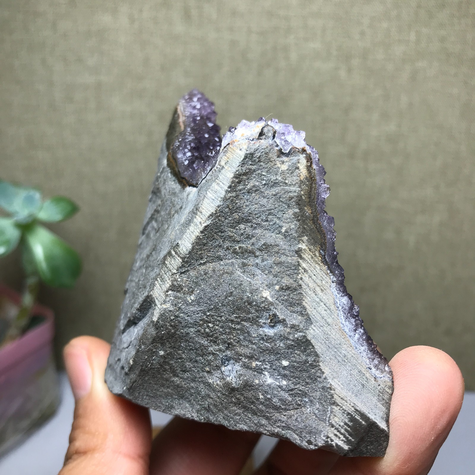 68mm NATURAL amethyst point purple Crystal Cluster Mineral Specimen 184g A1769